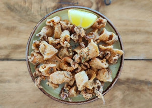 Τηγανιτά καλαμαράκια - Fried squid rings
