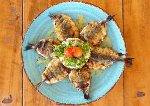 "Παντρεμένες" σαρδέλες με σαλάτα ταμπουλέ - "Married" sardines with tabbouleh salad